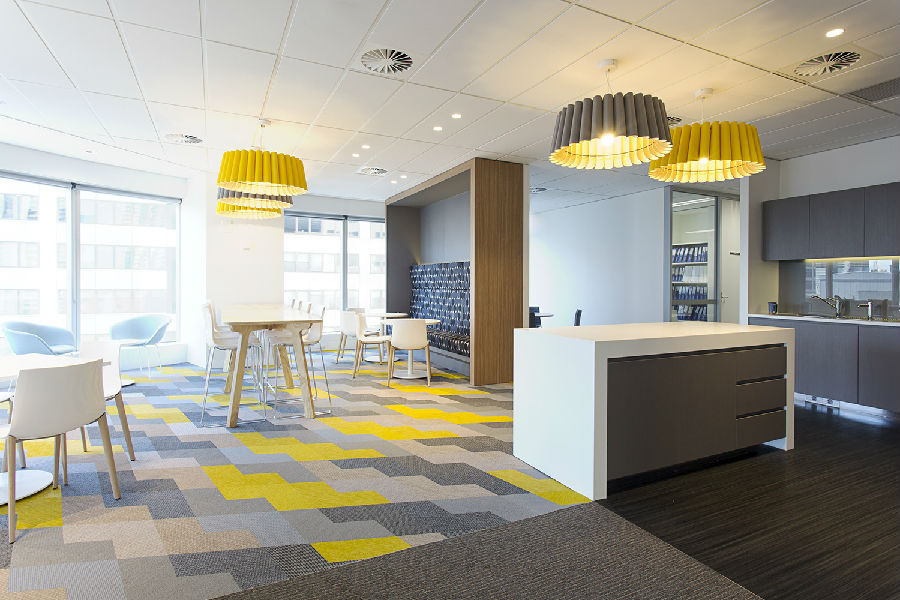 辦公室裝修設計如何打造現代舒適辦公空間？